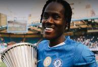 Zagueiro bicampeão do mundo troca Chelsea por clube de Kaiki, ex-Cruzeiro