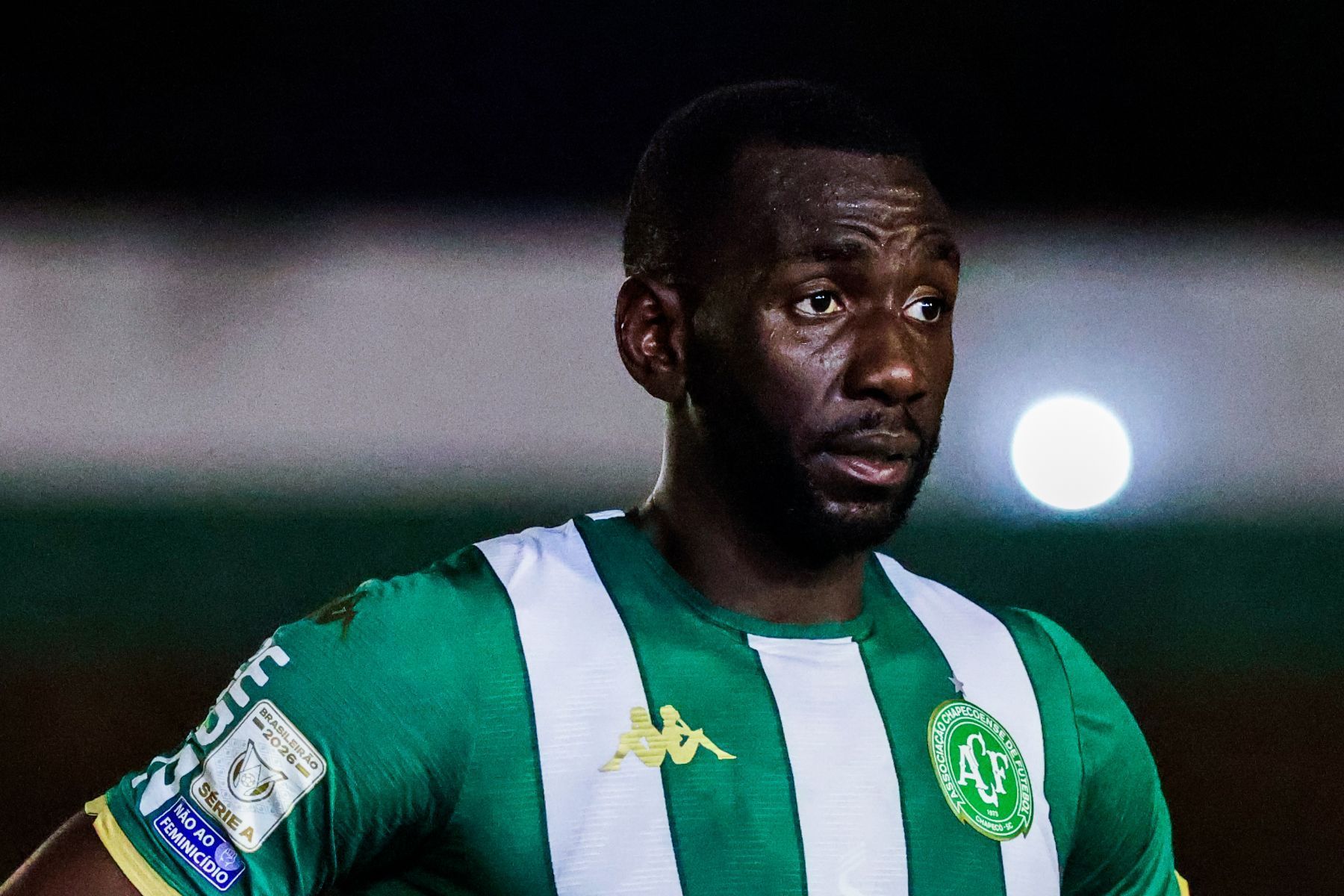 Bolasie tem lesão 'rara' após choque com Kenji em Chapecoense x Cruzeiro