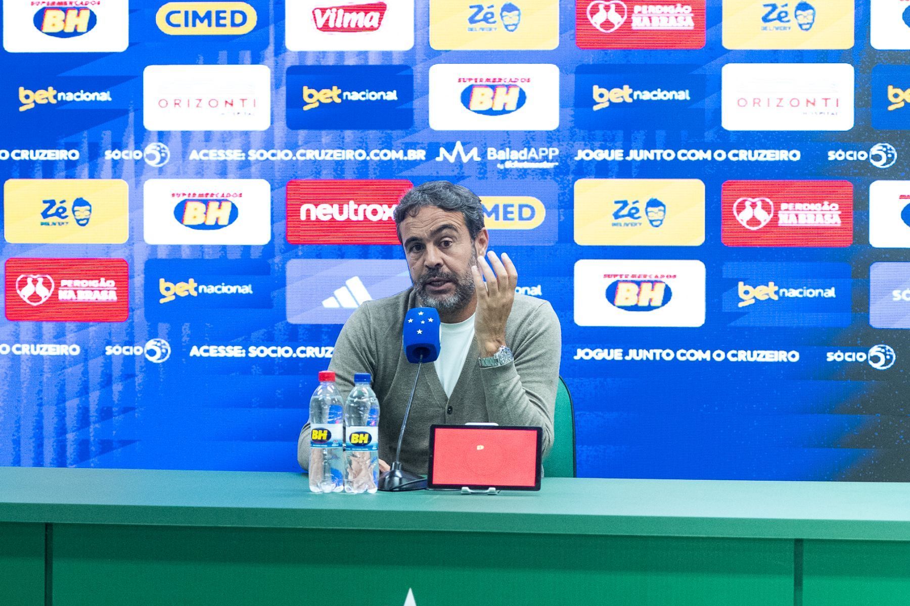 Artur Jorge dá 'receita' por classificação sem sofrimento do Cruzeiro contra Chape