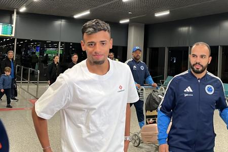Lucho Rodriguez em chegada à BH para assinar com o Cruzeiro