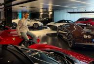 CR7 ‘abre a garagem’ e mostra carros de luxo; veja coleção