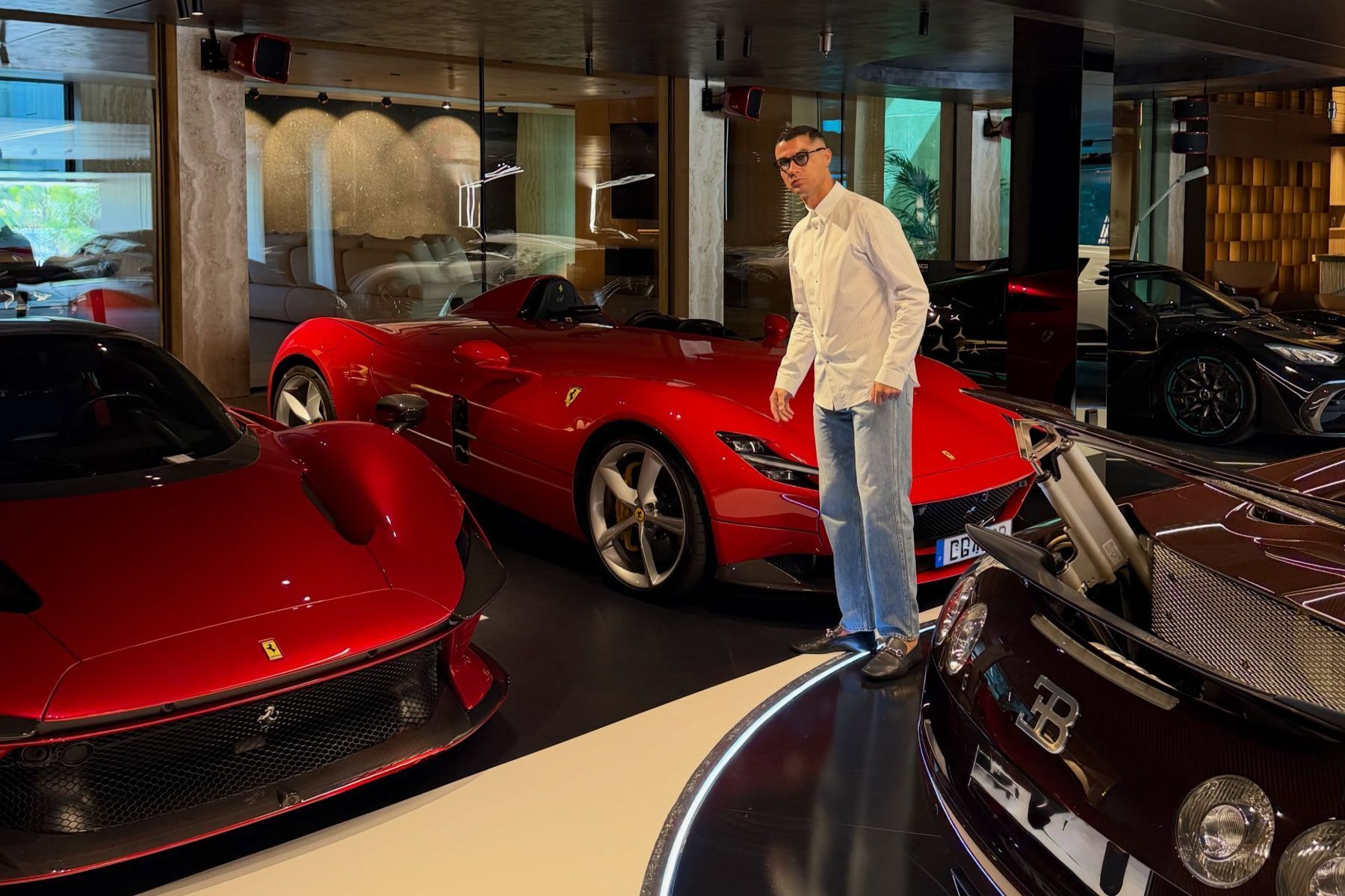 Coleção milionária: veja quais são e quanto custam os carros luxuosos de CR7