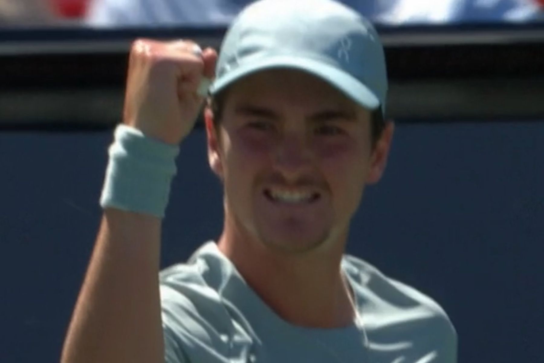 João Fonseca controla jogo, vence 'freguês' Tsitsipas e avança no Masters de Montreal