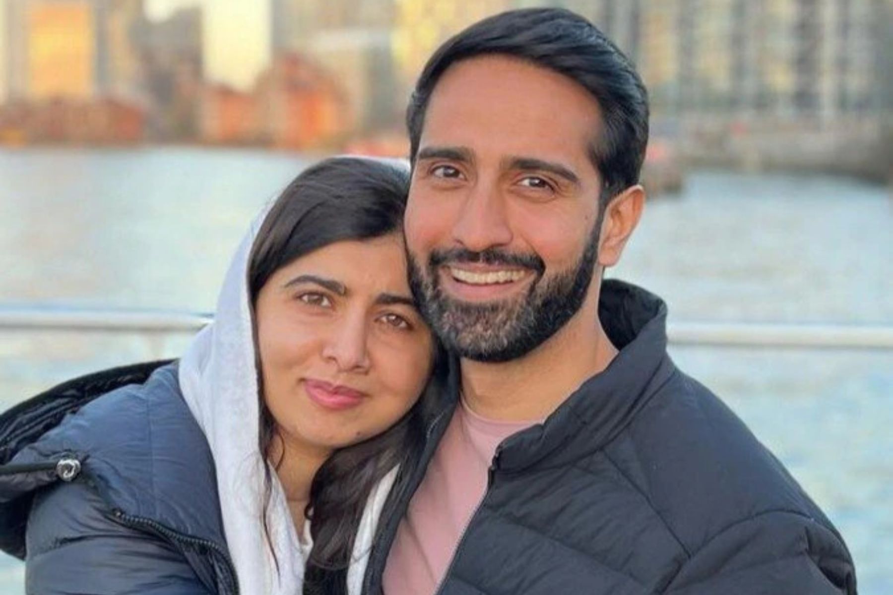 No Brasil, Malala abre álbum de fotos ao lado do marido no Rio de Janeiro