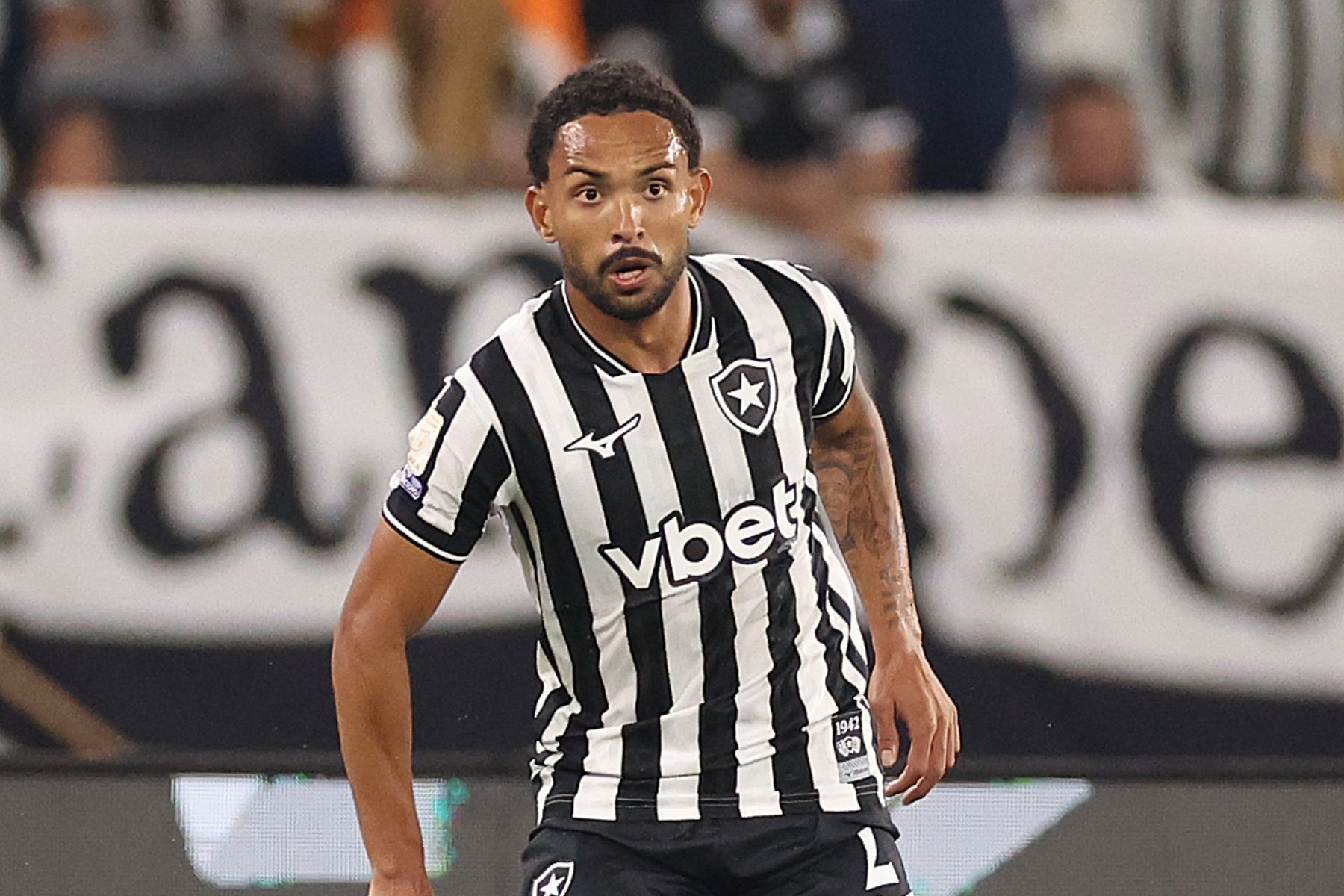 Titular do Botafogo é crítico após empate com Fluminense: 'Não pode acontecer'