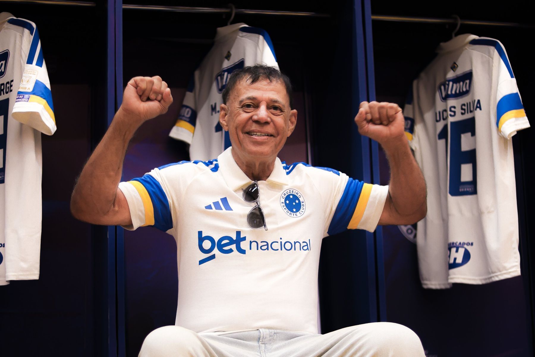 Lenda do Cruzeiro, Joãozinho é presença ilustre no Mineirão em jogo contra Mirassol