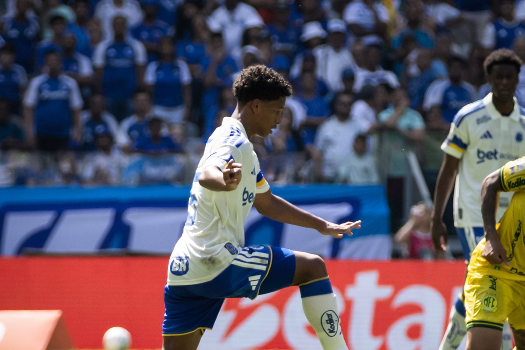 Zé Lucas estreia pelo Cruzeiro e se credencia em disputa com 'medalhões'; veja como foi