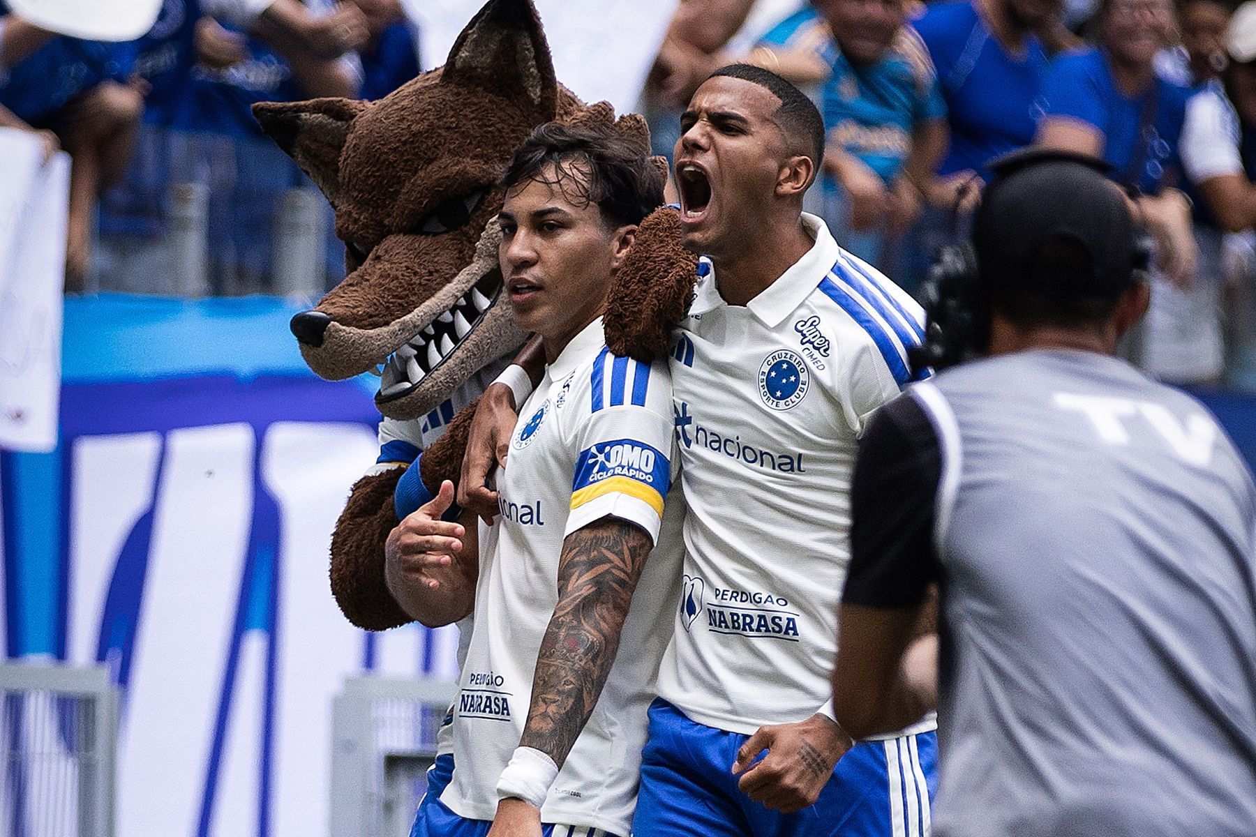 Cruzeiro 'pega embalo' e ganha alternativas antes de jogo contra o Flamengo