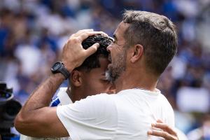 Cruzeiro vai de lanterna ao G5 e tem melhor campanha da Série A com Artur Jorge; veja números
