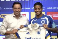Após 'estreia dos sonhos', Wesley é apresentado pelo Cruzeiro e faz agradecimento