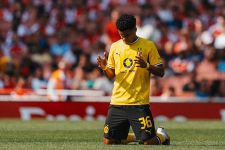 Kauã Prates em ação pelo Borussia Dortmund