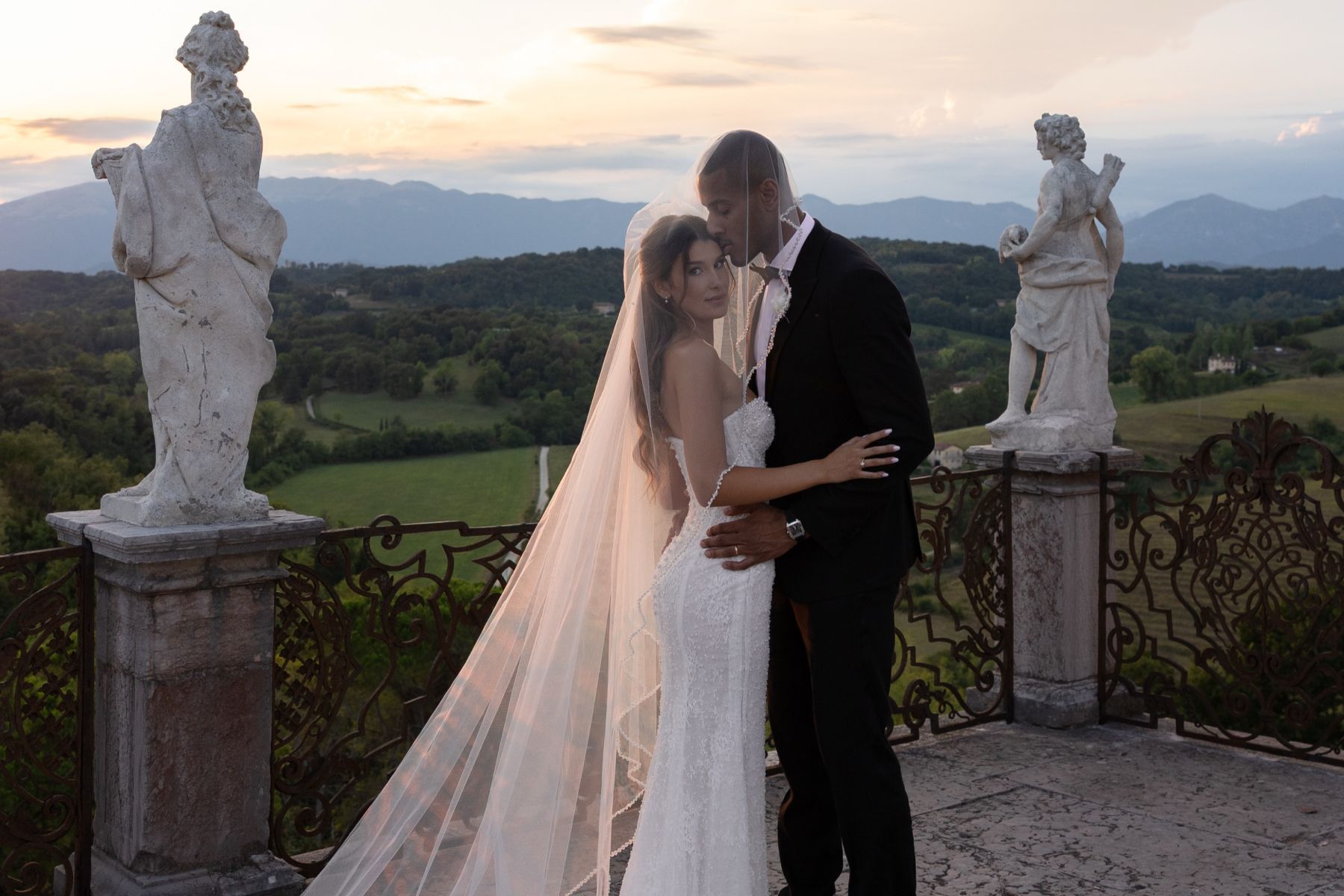 Reforço do Minas, Lucarelli celebra casamento em castelo na Itália; veja fotos