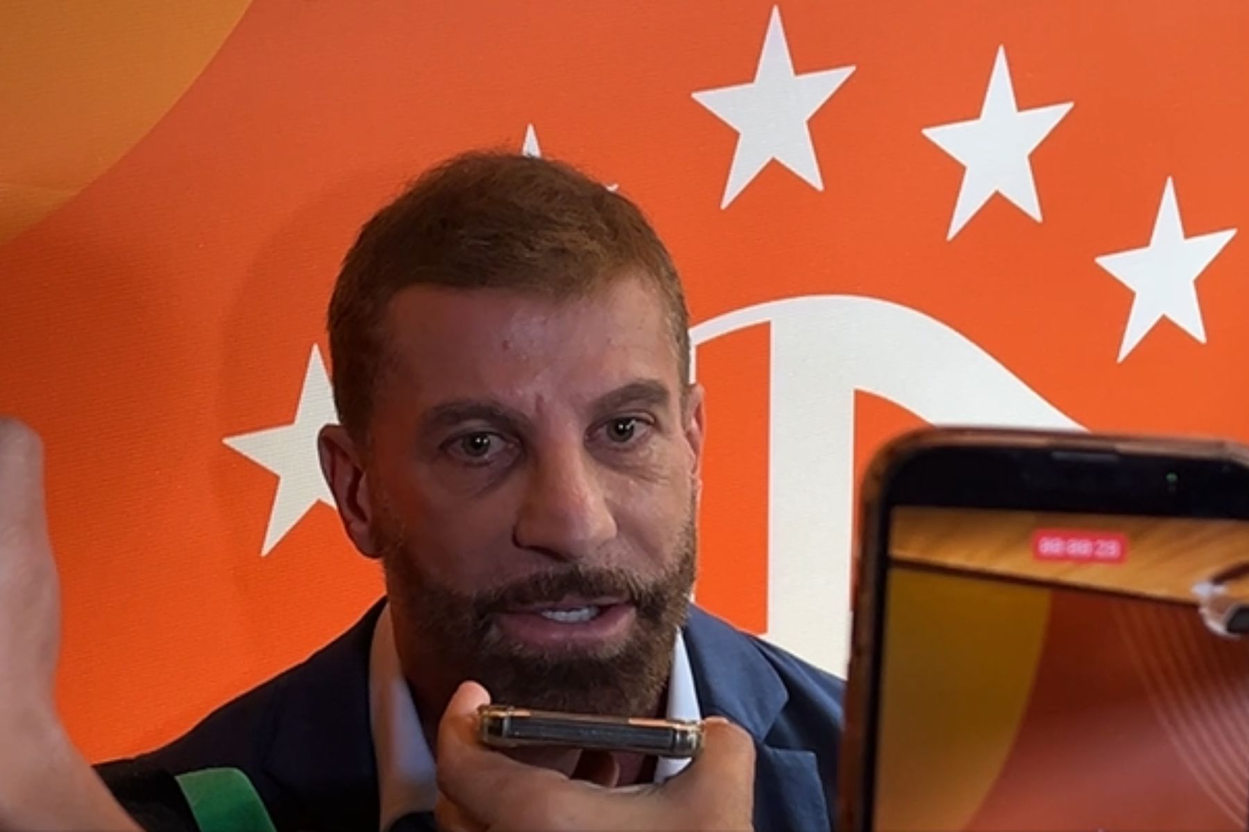 Pedrinho, do Vasco, ironiza e manda recado a Bap, do Flamengo: ‘Acho que ele é vascaíno’