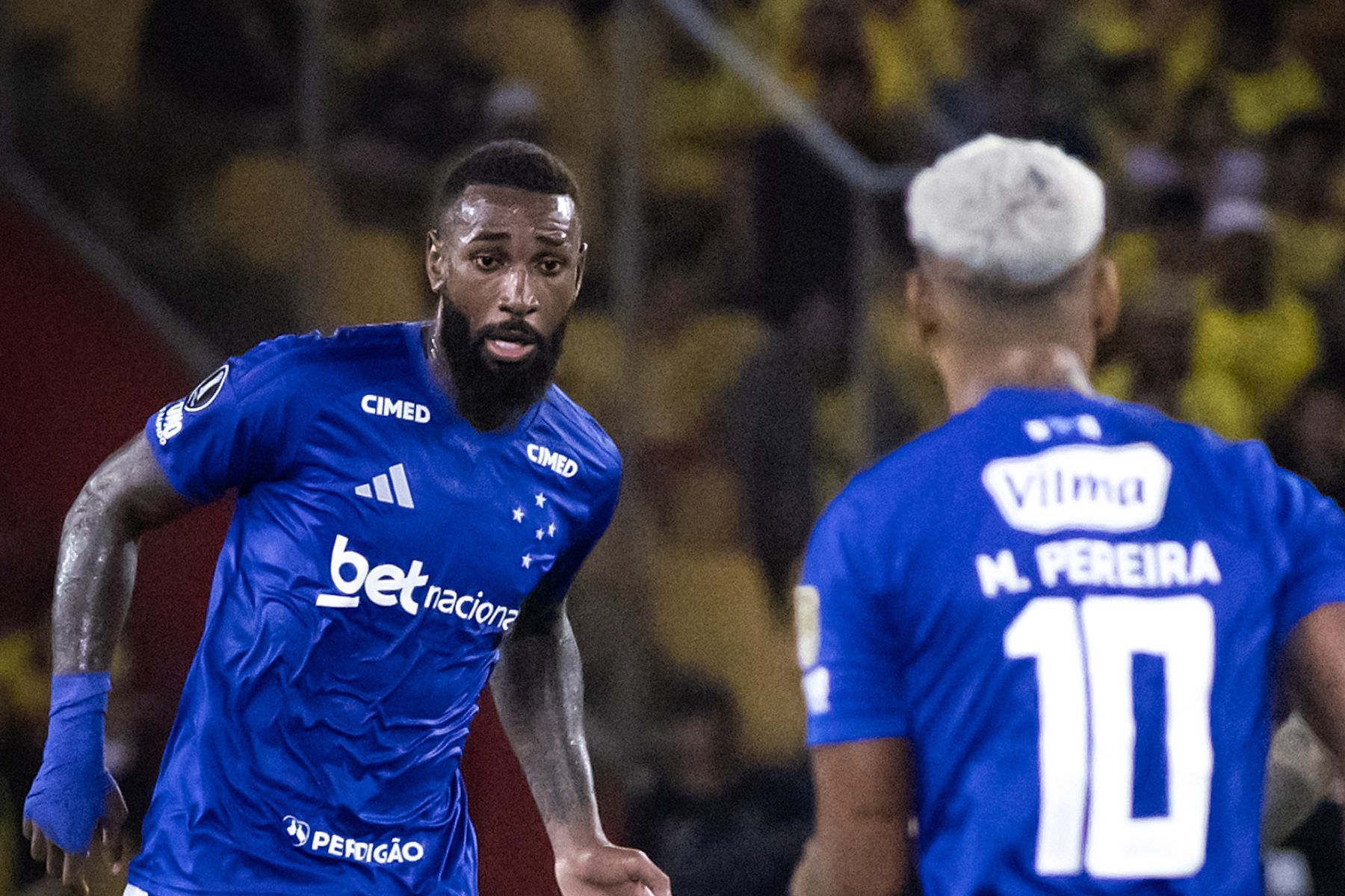 Gerson, Matheus Pereira e mais dois pendurados preocupam Cruzeiro contra Flamengo