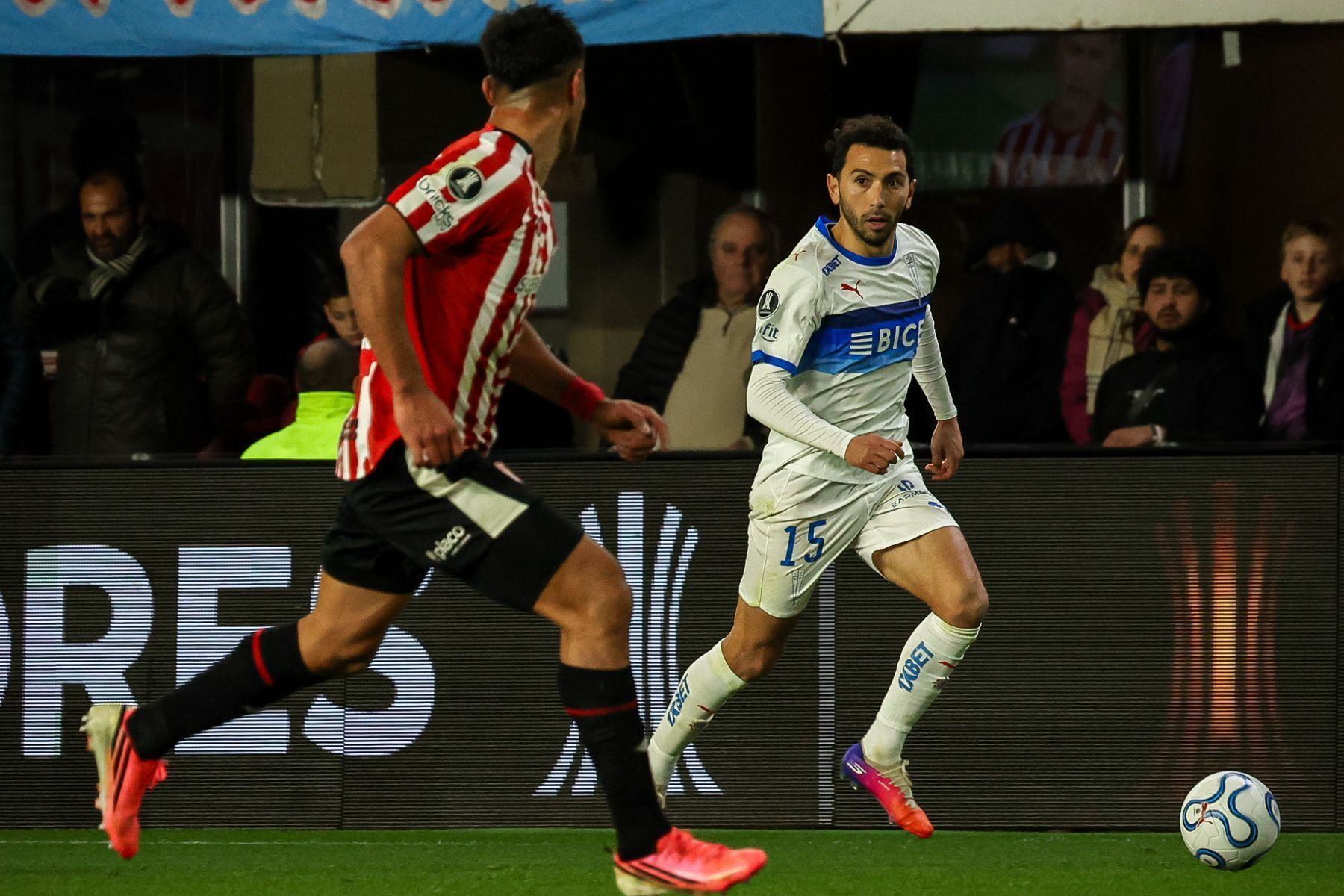 Estudiantes empata com Universidad Católica e deixa oitavas da Libertadores em aberto