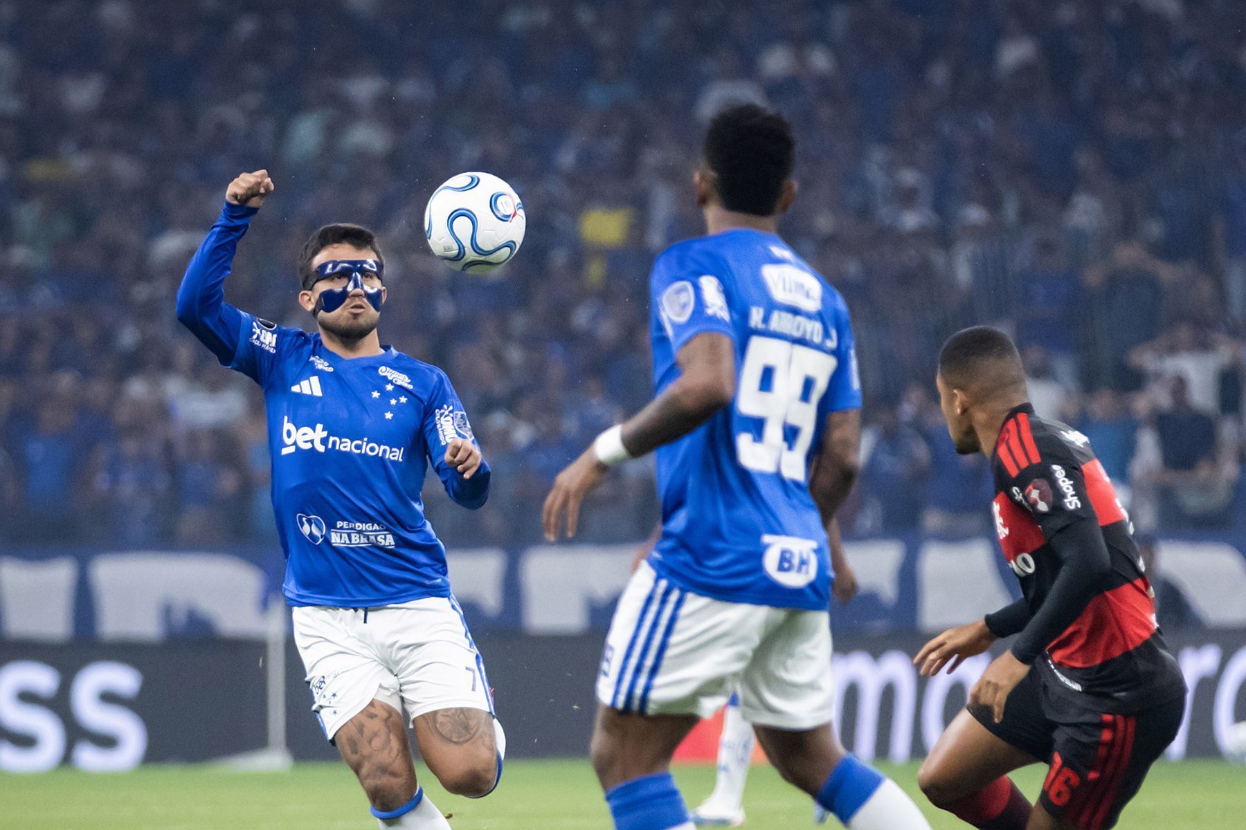 Cruzeiro: volante leva terceiro amarelo e não enfrentará o Flamengo no Maracanã
