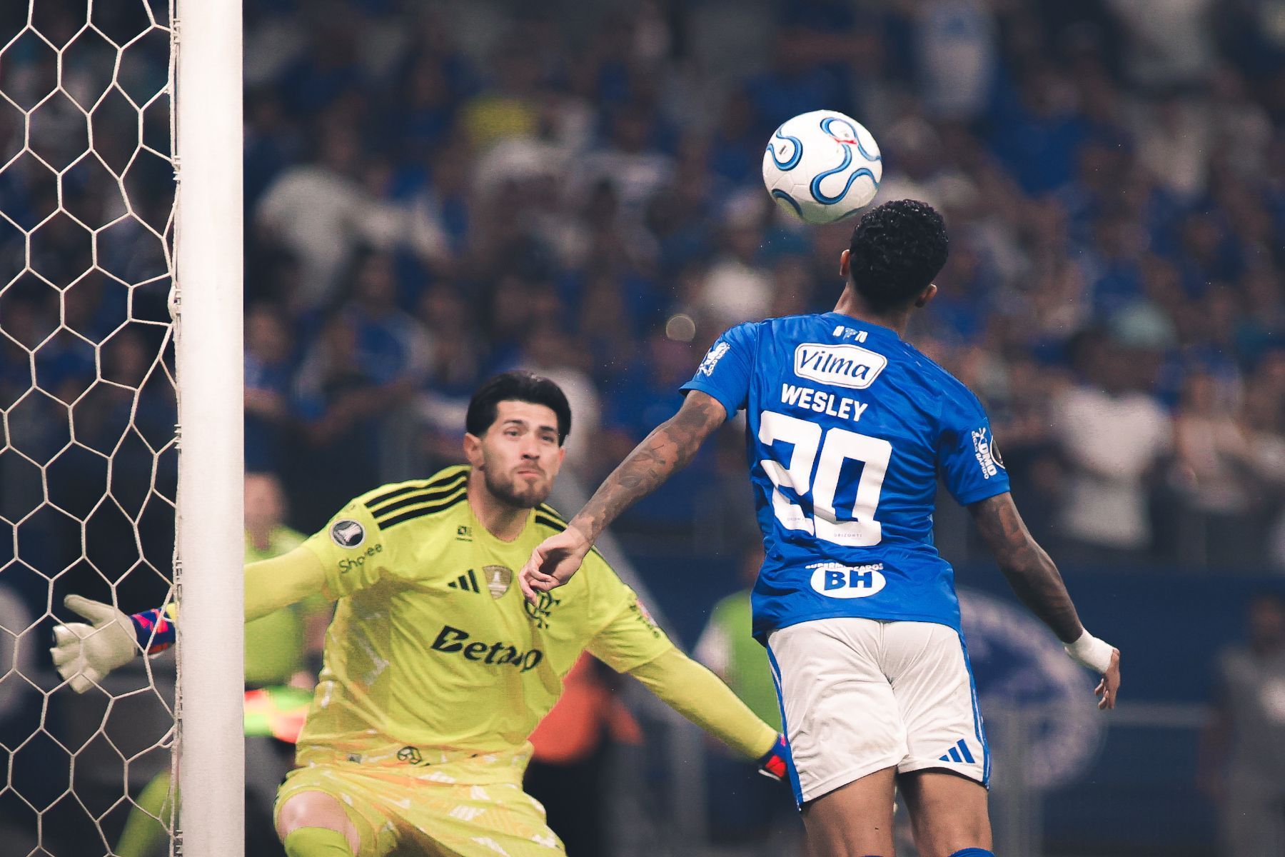 Passou no teste? Wesley estreia como titular do Cruzeiro diante do Flamengo