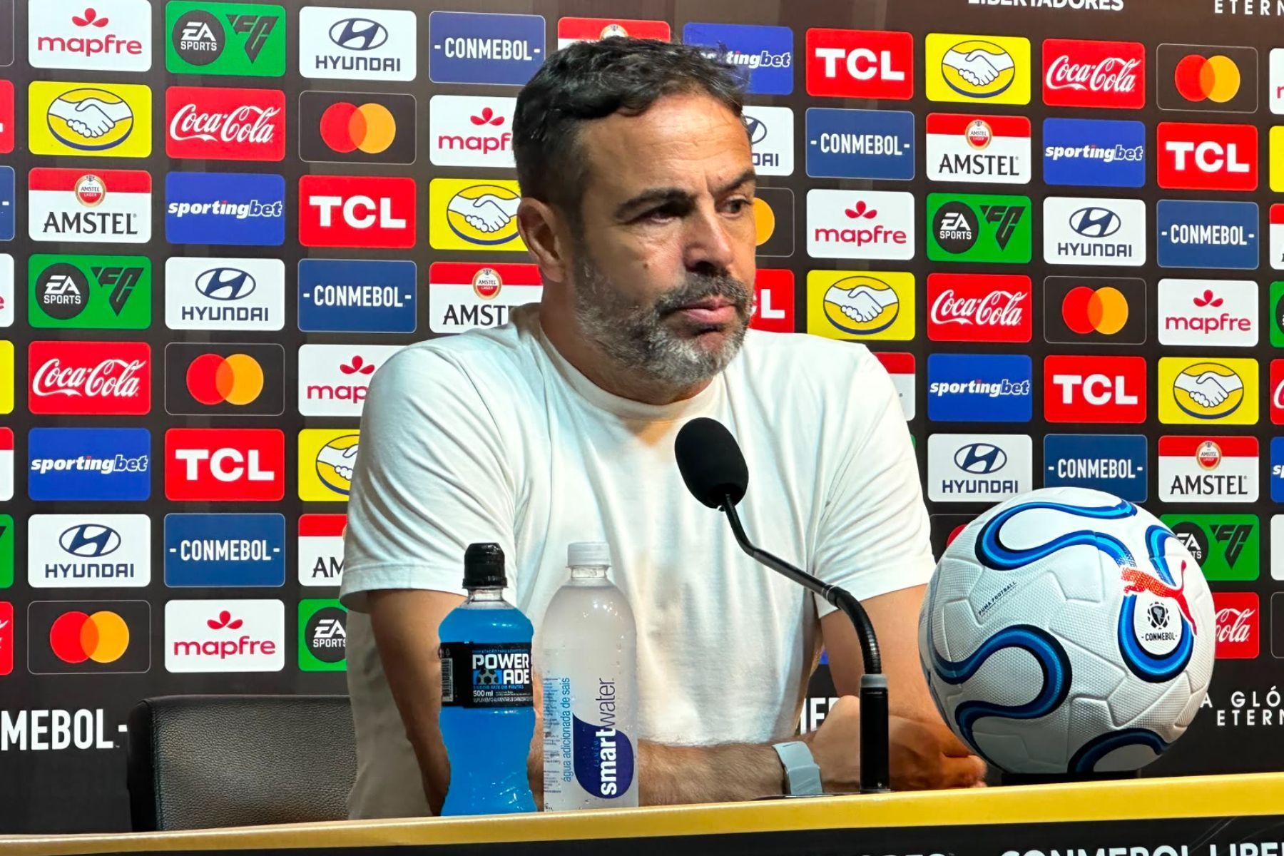 Artur Jorge, do Cruzeiro, é direto sobre falta que originou gol do Flamengo: 'Teatro'