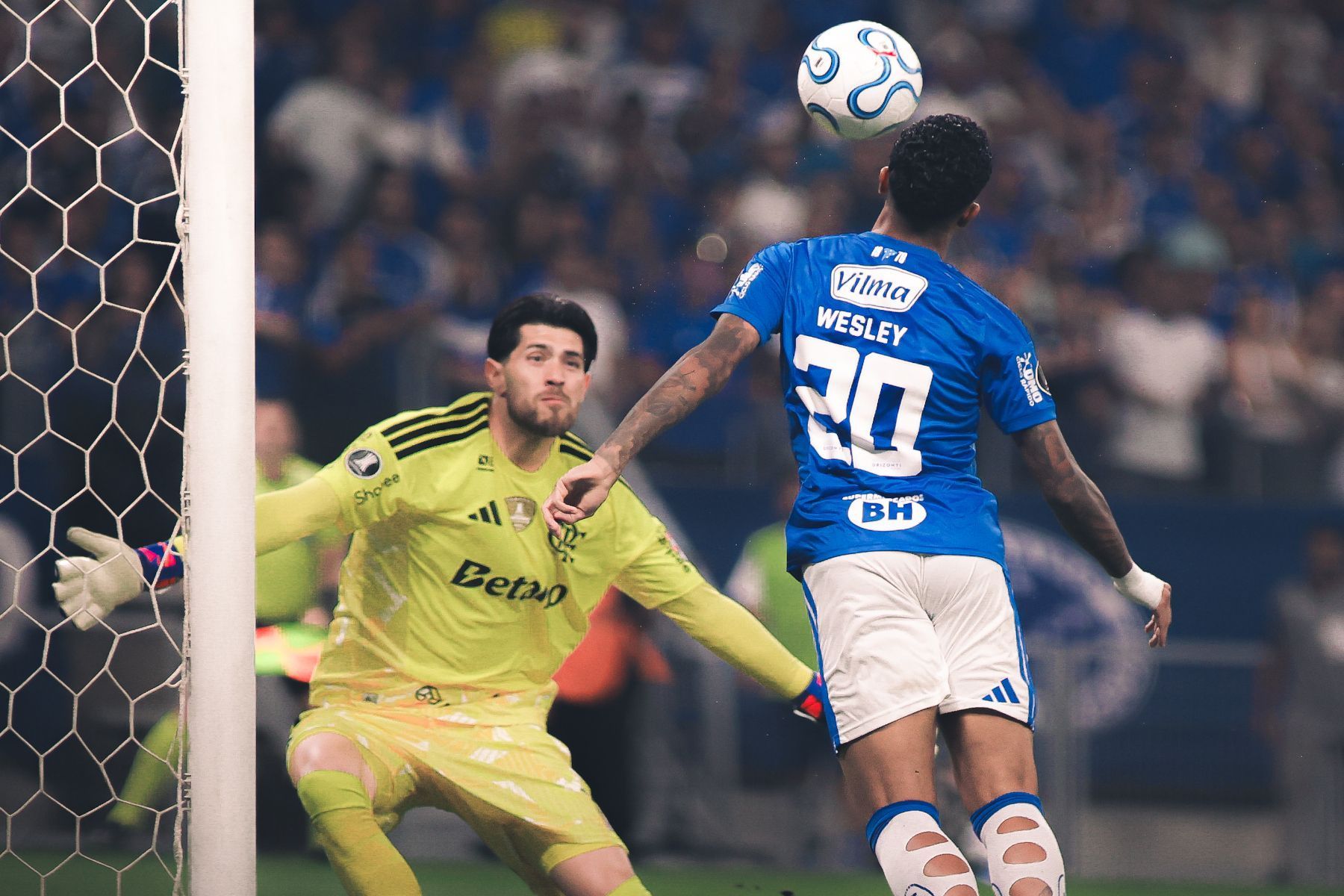 Wesley analisa gol perdido em empate com o Flamengo na Libertadores: 'Não pode falhar'