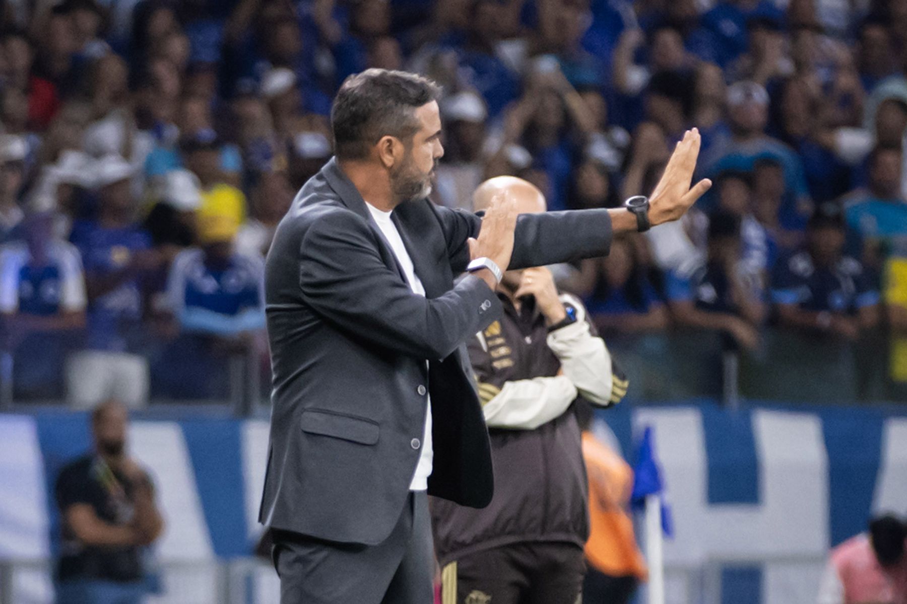 Cruzeiro x Fla: Jardim tira soluções do banco, e Artur termina com duas trocas 'no bolso'
