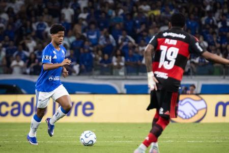 Zé Lucas em ação pelo Cruzeiro contra o Flamengo • Gustavo Aleixo/Cruzeiro