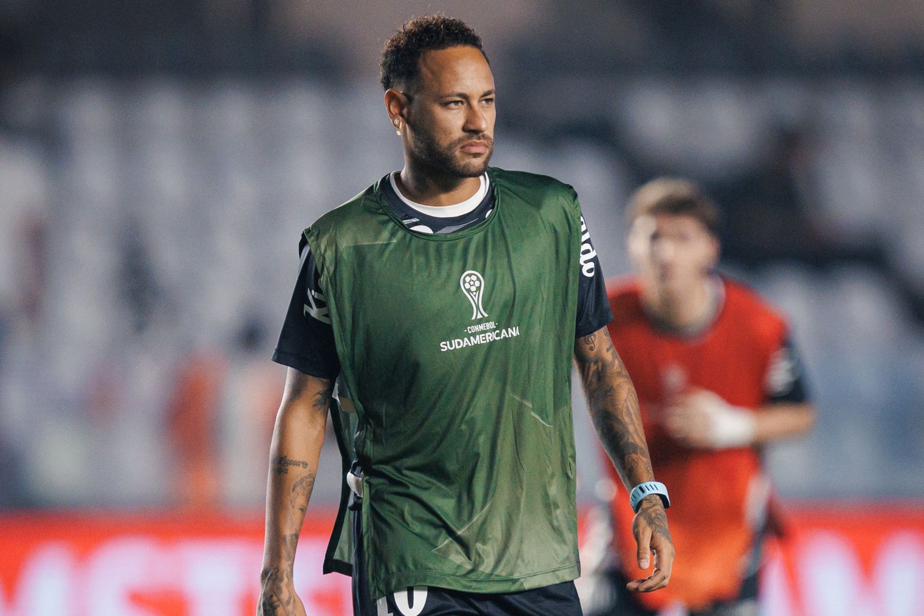 Neymar revela discussão com torcedor do Santos na Vila Belmiro: 'Melhor ficar em casa'