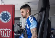 Pec acompanha vitória do Cruzeiro durante sessão de tratamento e manda recado a Wanderson