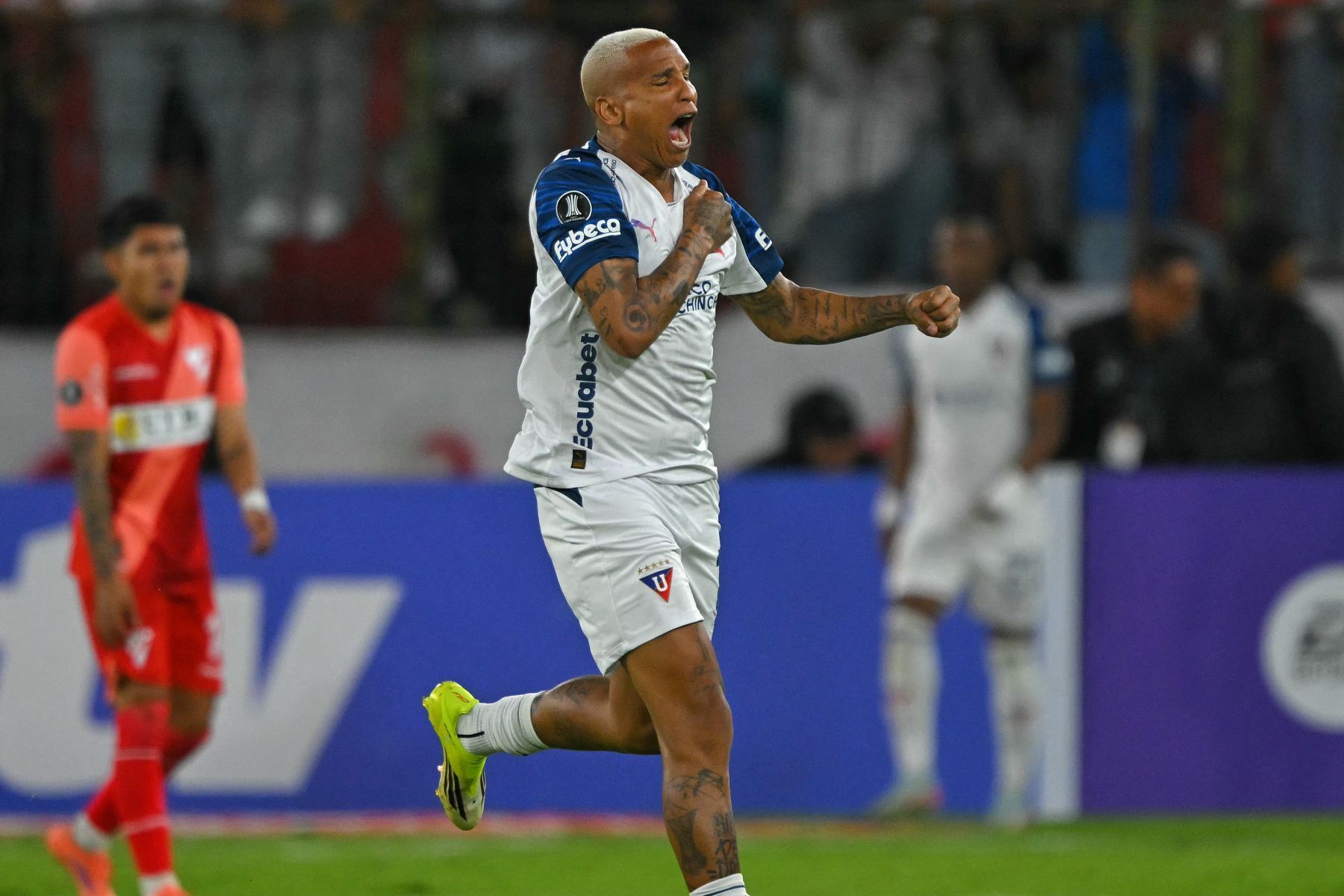 Deyverson provoca torcida e se envolve em confusão no Campeonato Equatoriano