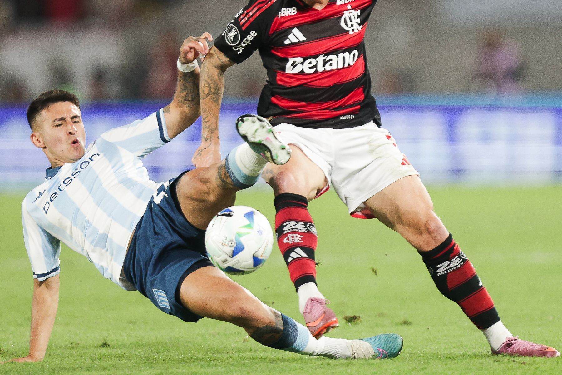Lateral do Cruzeiro volta a palco onde jogou machucado e quer revanche contra Flamengo