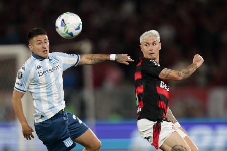 Rojas em ação pelo Racing contra o Flamengo, em 2025 • Gilvan de Souza/Flamengo
