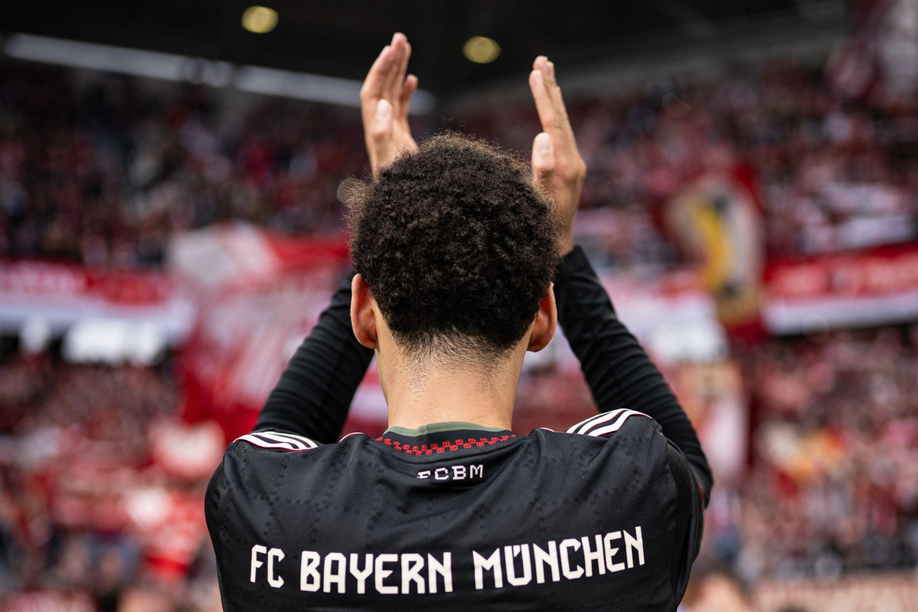 Musiala volta a desmaiar em jogo do Bayern e revela diagnóstico