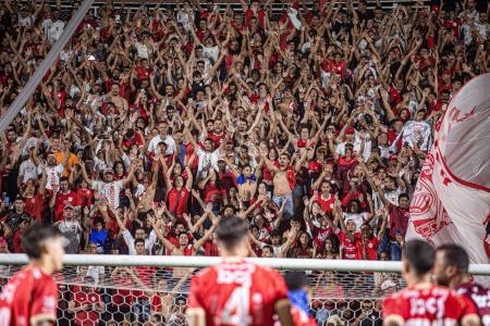 Vila Nova goleia Ponte Preta pela Série B do Brasileiro