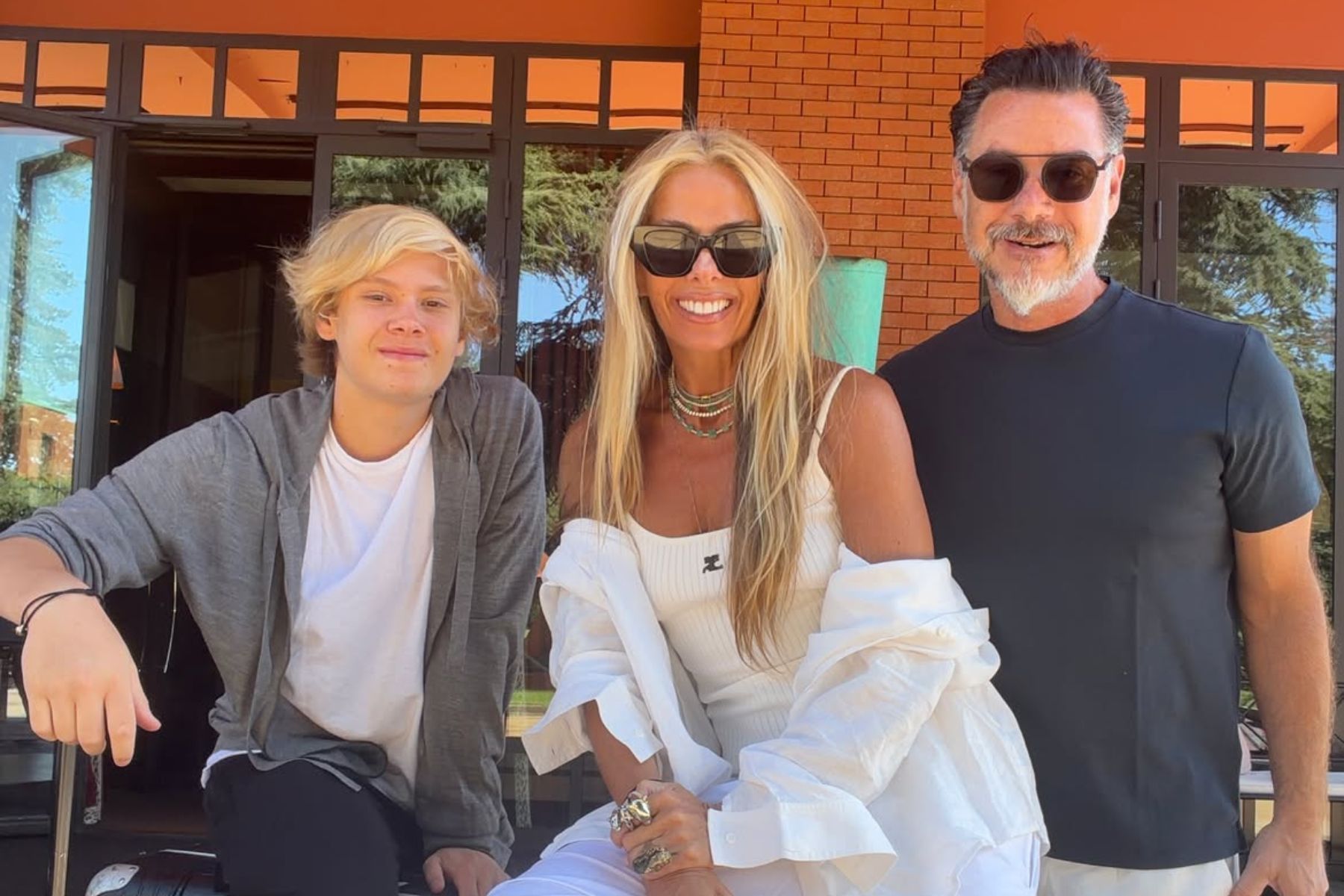 Aos 16 anos, filho de Adriane Galisteu e Alexandre Iódice se muda para a Suíça