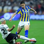 Com um a menos e Memphis, Corinthians bate Rosario e avança na Libertadores