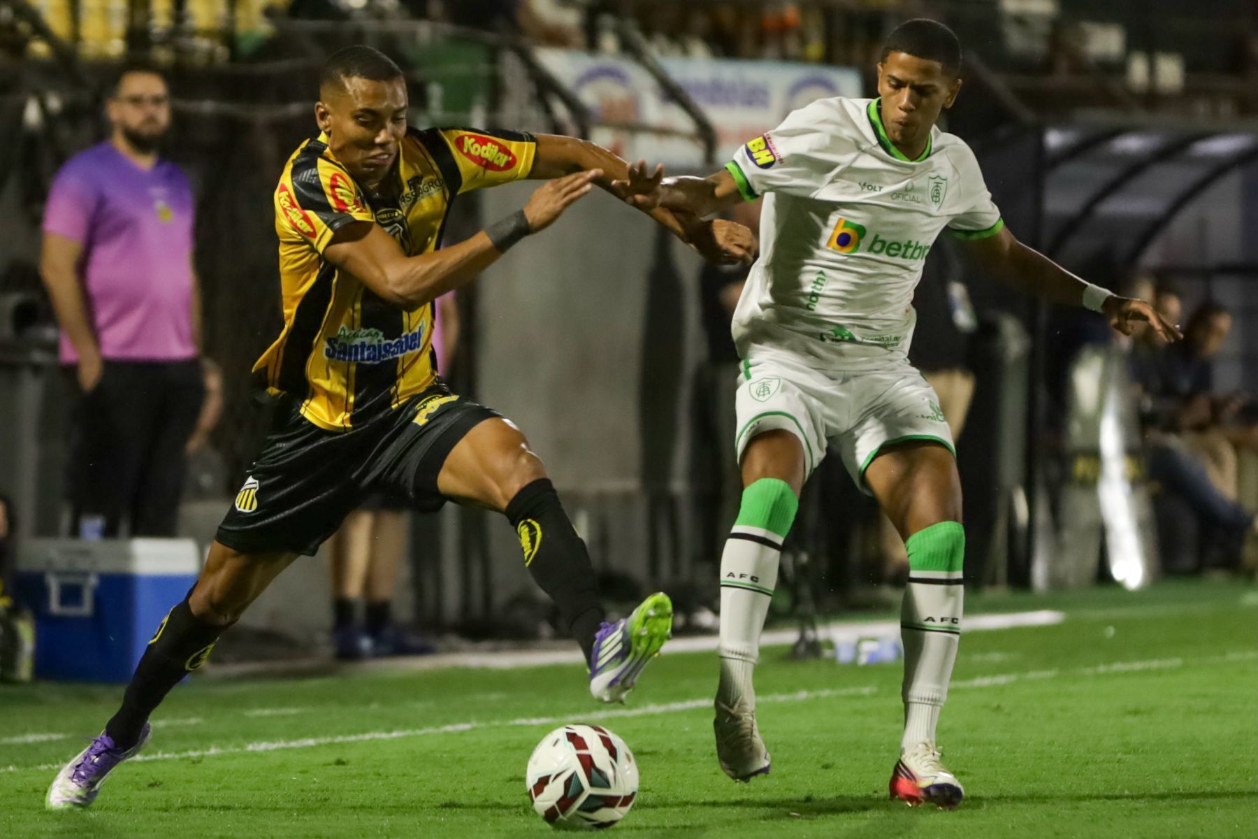 América é goleado pelo Novorizontino e dá mais um passo rumo à Série C do Brasileiro