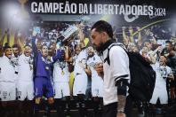 Alex Telles relembra 2023, faz apelo à torcida e afirma: 'O Botafogo vai voltar'