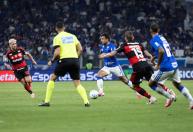 Meia do Cruzeiro abre o jogo sobre conversa na Toca após eliminação na Libertadores
