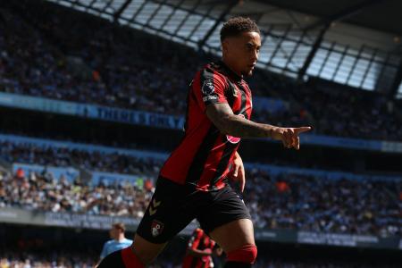 Manchester City x Bournemouth: Tavernier comemora no Etihad Stadium • Divulgação/X Bournemouth