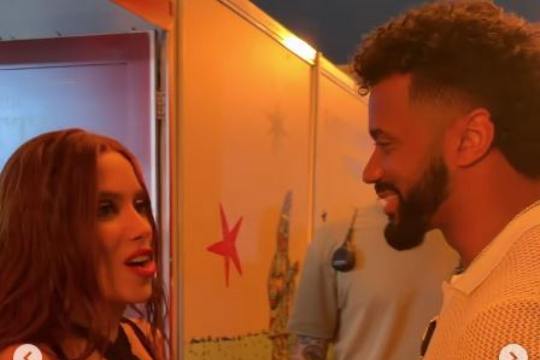 Russell Wilson curte show de Anitta e registra encontro com a cantora no Brasil