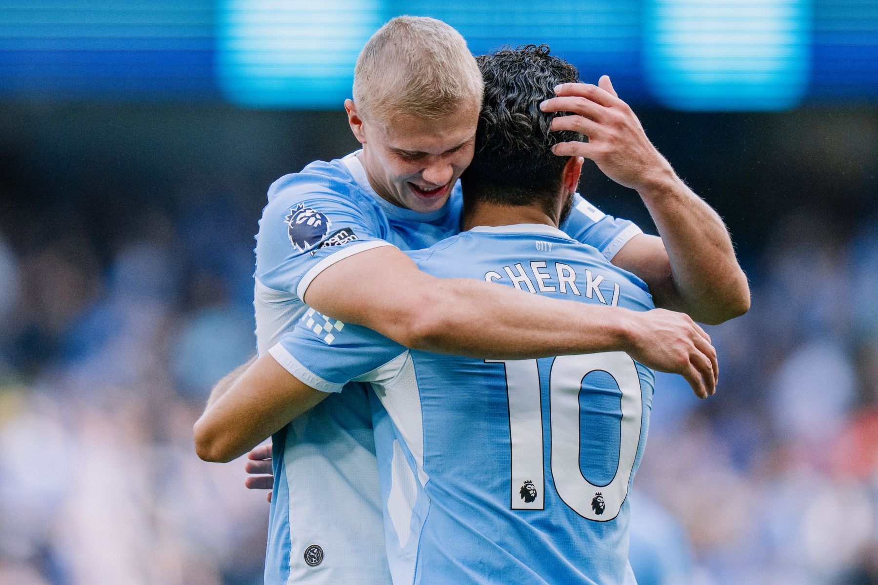 Cherki brilha, e Manchester City vira sobre o Bournemouth com gols no fim