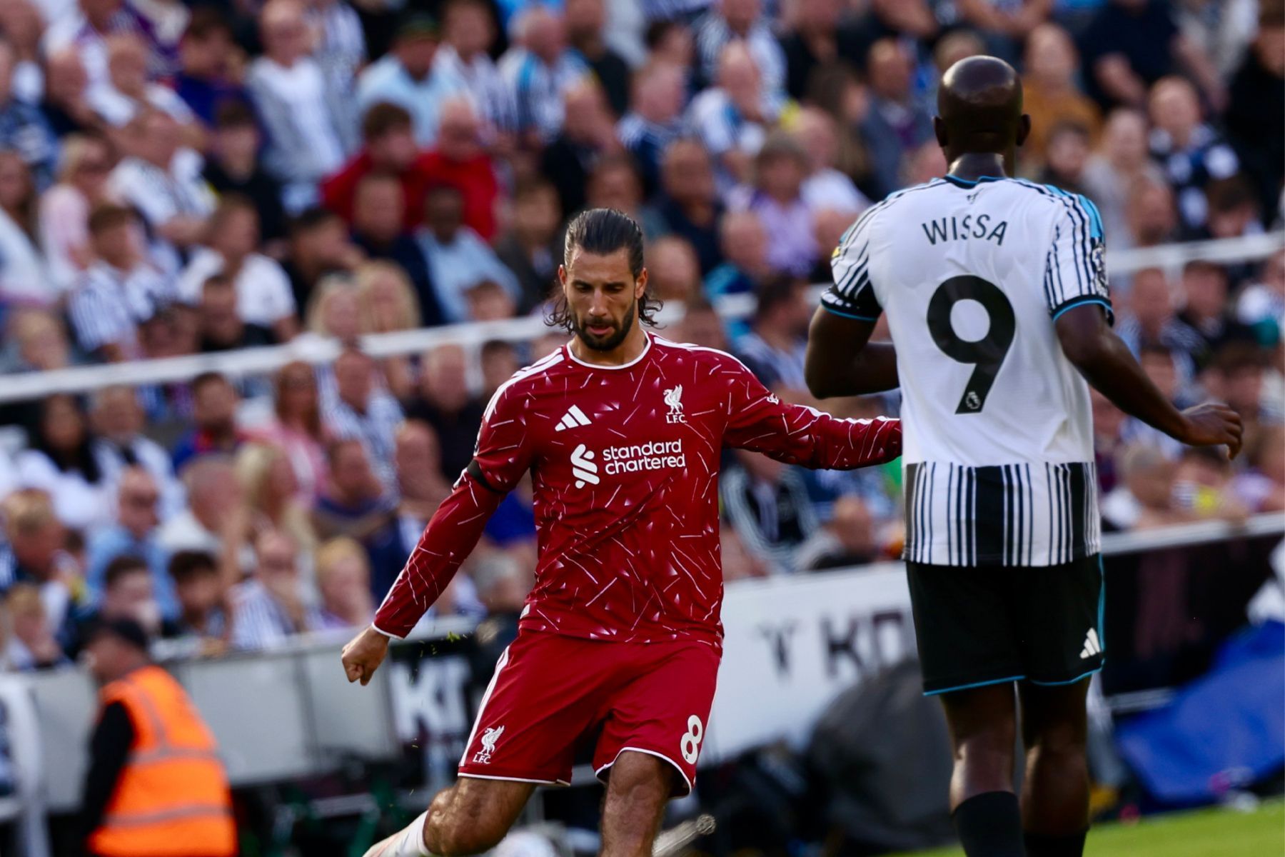 Liverpool marca no último lance e estreia com empate com o Newcastle