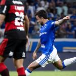 Meia do Cruzeiro aproveita chance contra o Flamengo e se credencia para clássicos