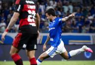 Meia do Cruzeiro aproveita chance contra o Flamengo e se credencia para clássicos