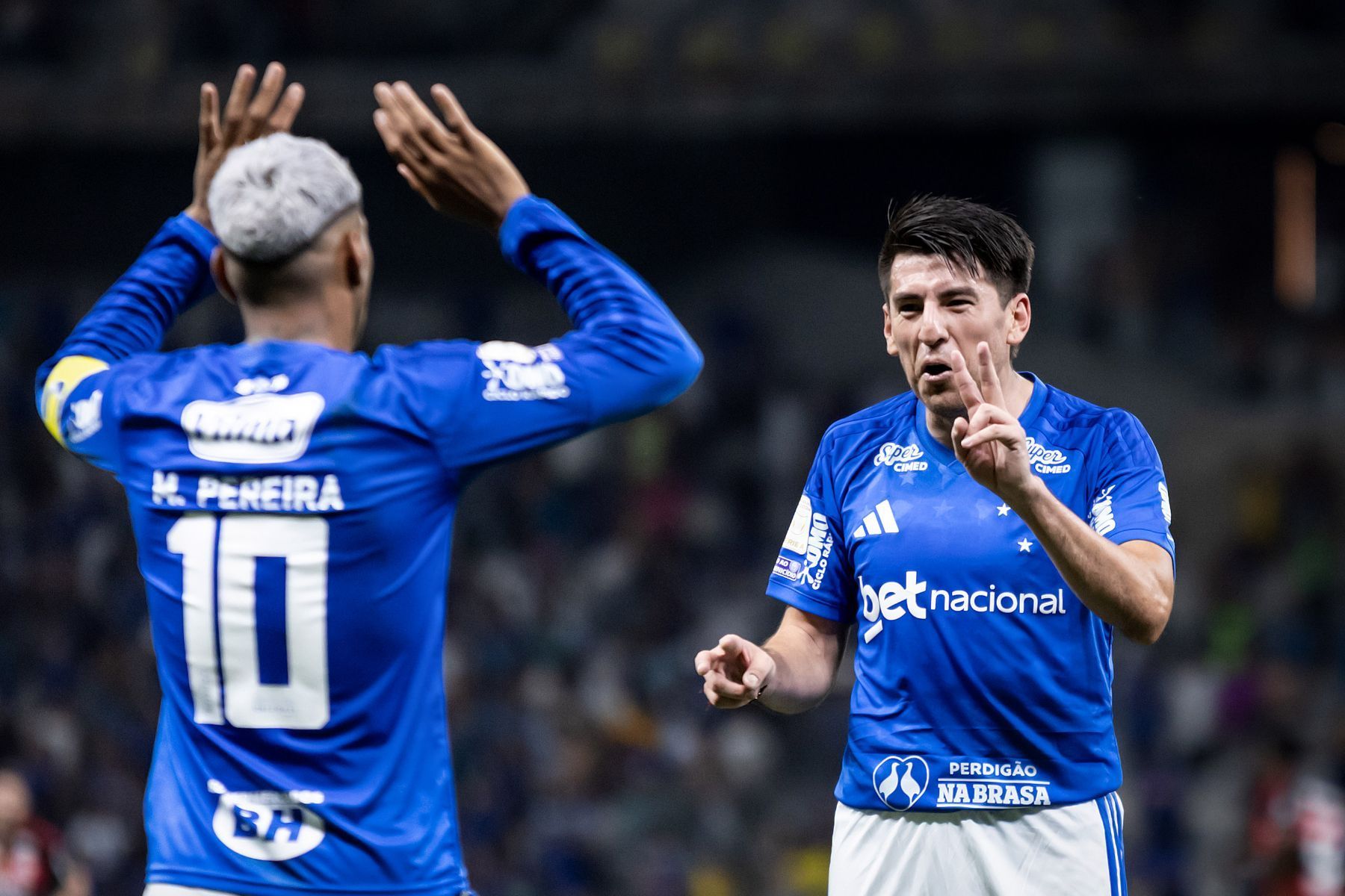 Villalba se reinventa como lateral e pode 'carimbar' titularidade em Cruzeiro x Atlético