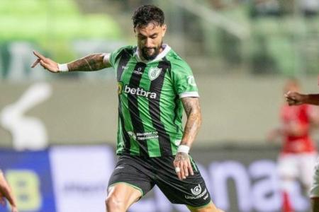 Mastriani em ação pelo América