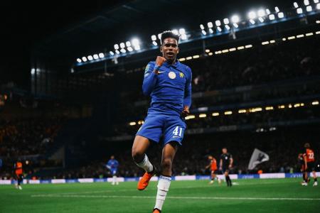 Estevão foi titular e fez gol na vitória do Chelsea sobre o Luton