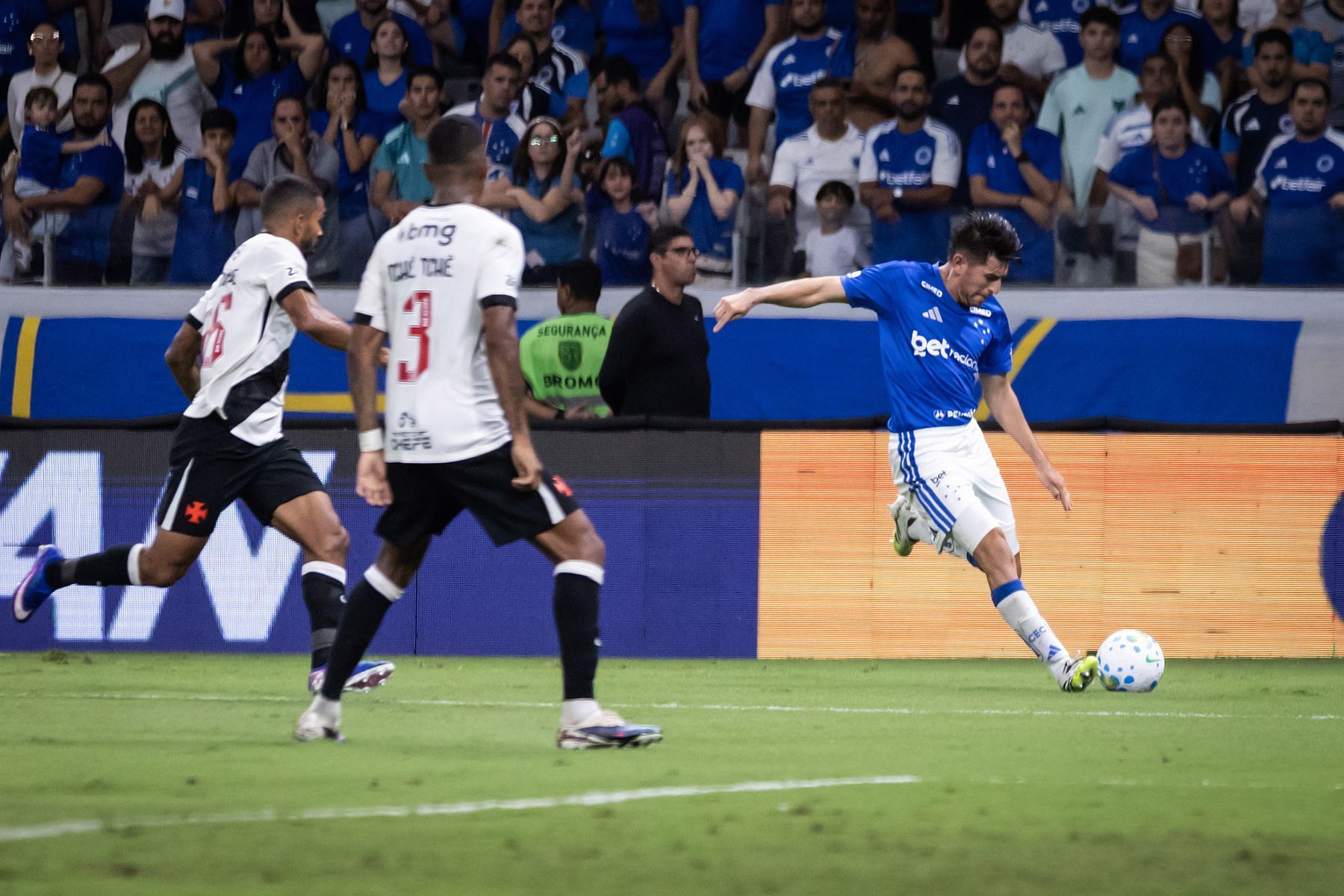 Vasco e Cruzeiro fazem duelo de lanterna e líder do returno do Brasileirão; veja