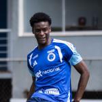 Após susto, Jonathan Jesus treina com elenco e não deve ser problema no Cruzeiro