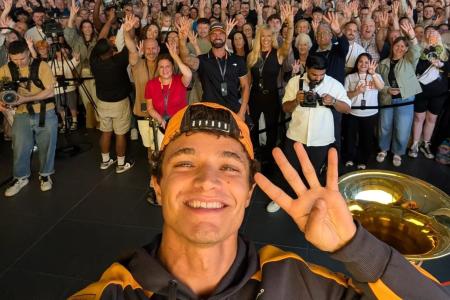 Lando Norris renovou com a McLaren neste sábado