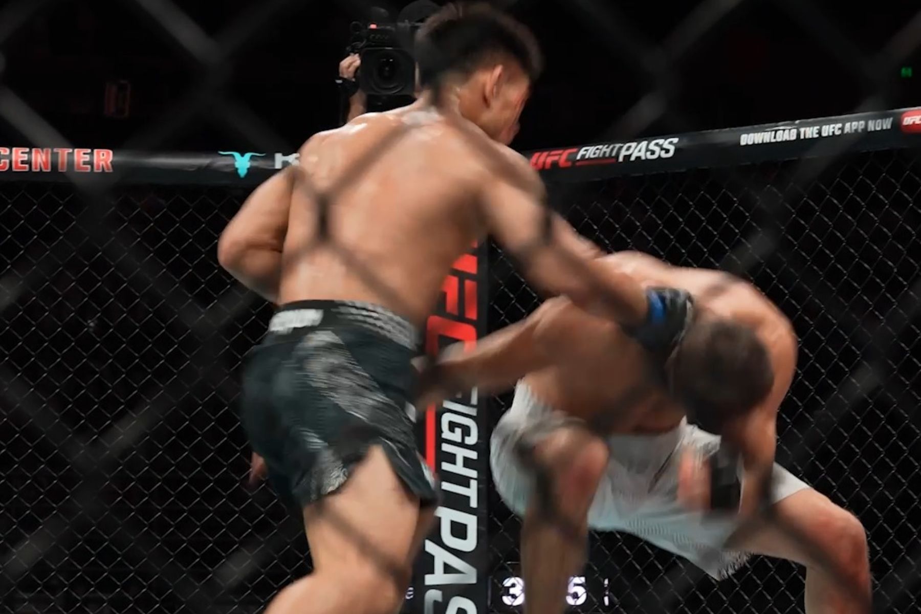 Chinês surpreende com nocaute brutal e vence 'bicho-papão' russo no UFC Xangai